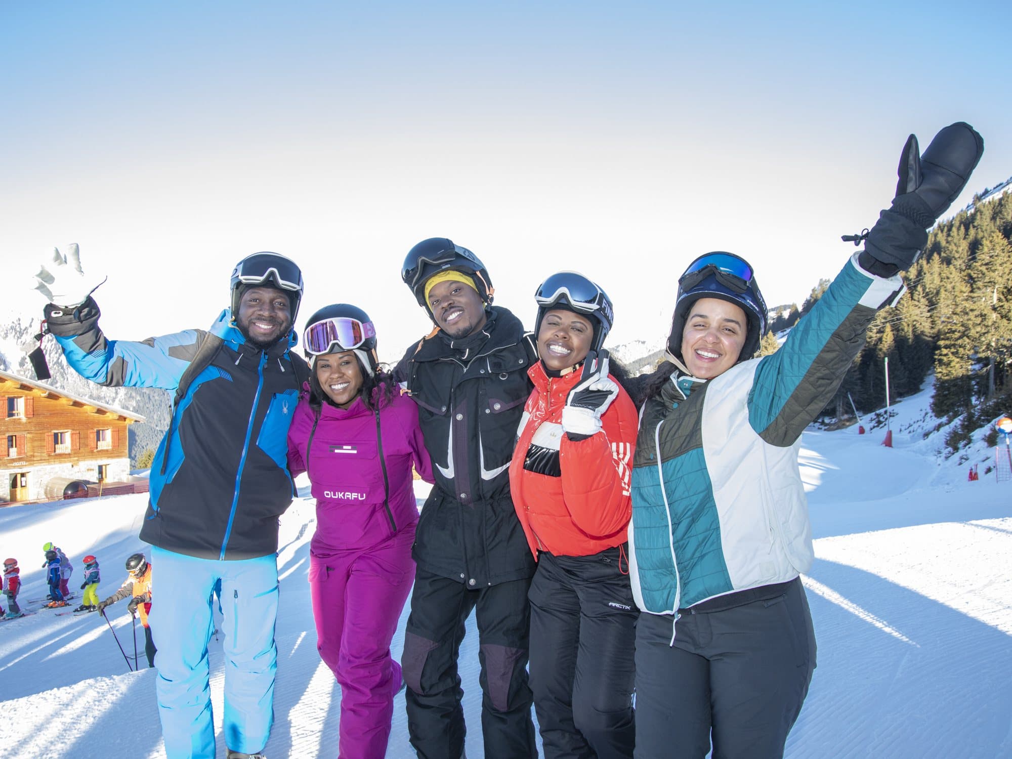 The France crew waving together on the slopes